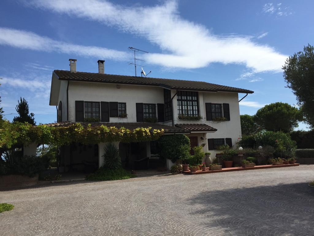 Villa Dolcevita San Costanzo Buitenkant foto