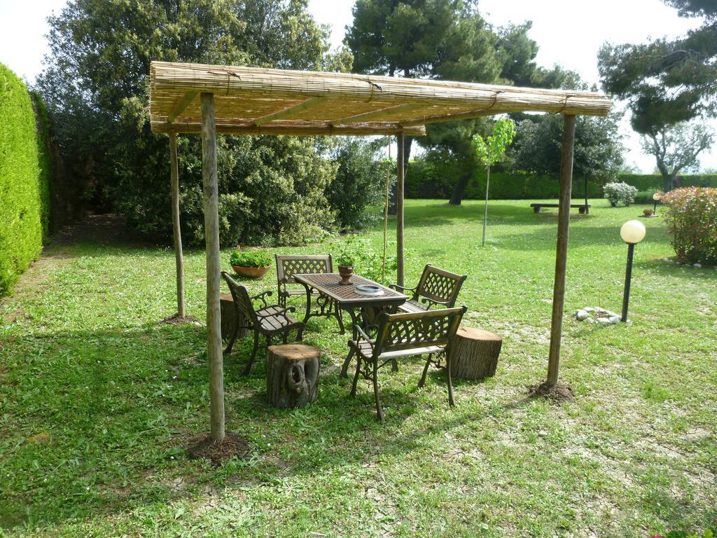 Villa Dolcevita San Costanzo Buitenkant foto